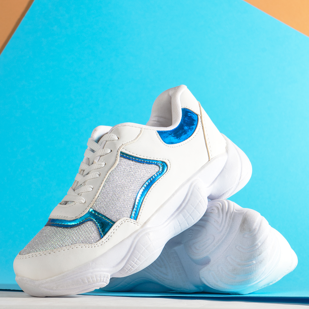 کفش ورزشی دخترانه سفید آبی مدلShima