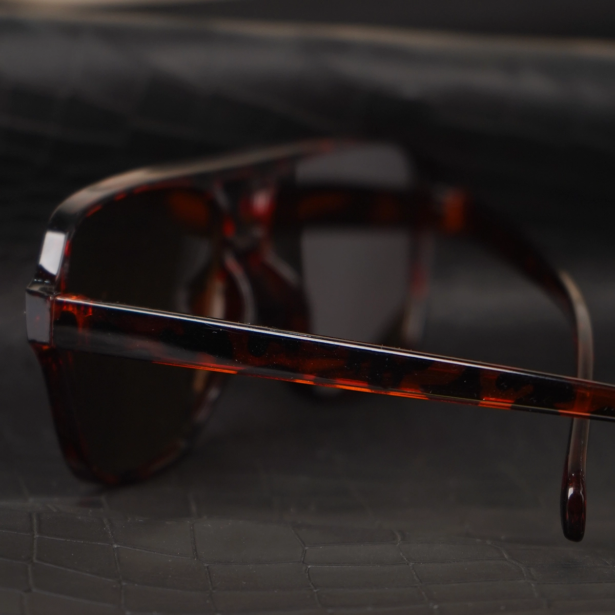 عینک آفتابی فریم قرمز مدل Ervin