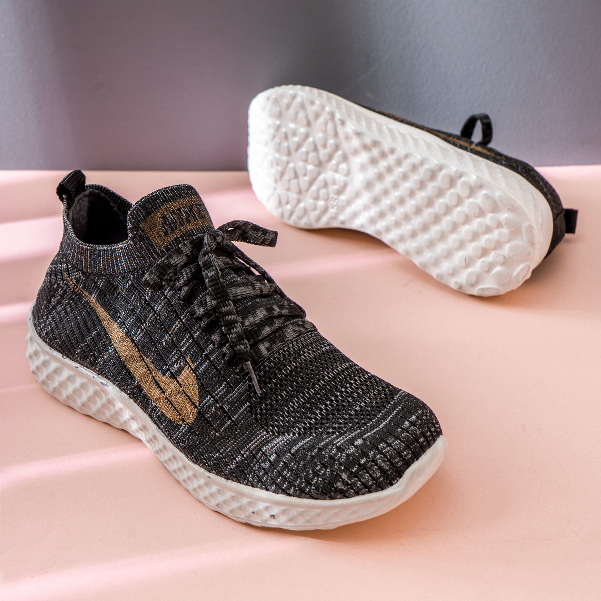 کفش ورزشی Nike زنانه مدل Minor